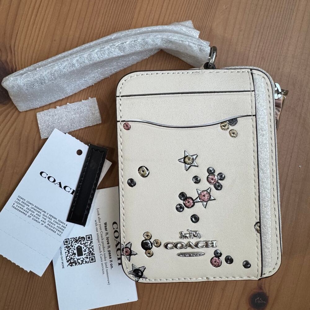 ❤️Coach Zip Card Case with chain star print